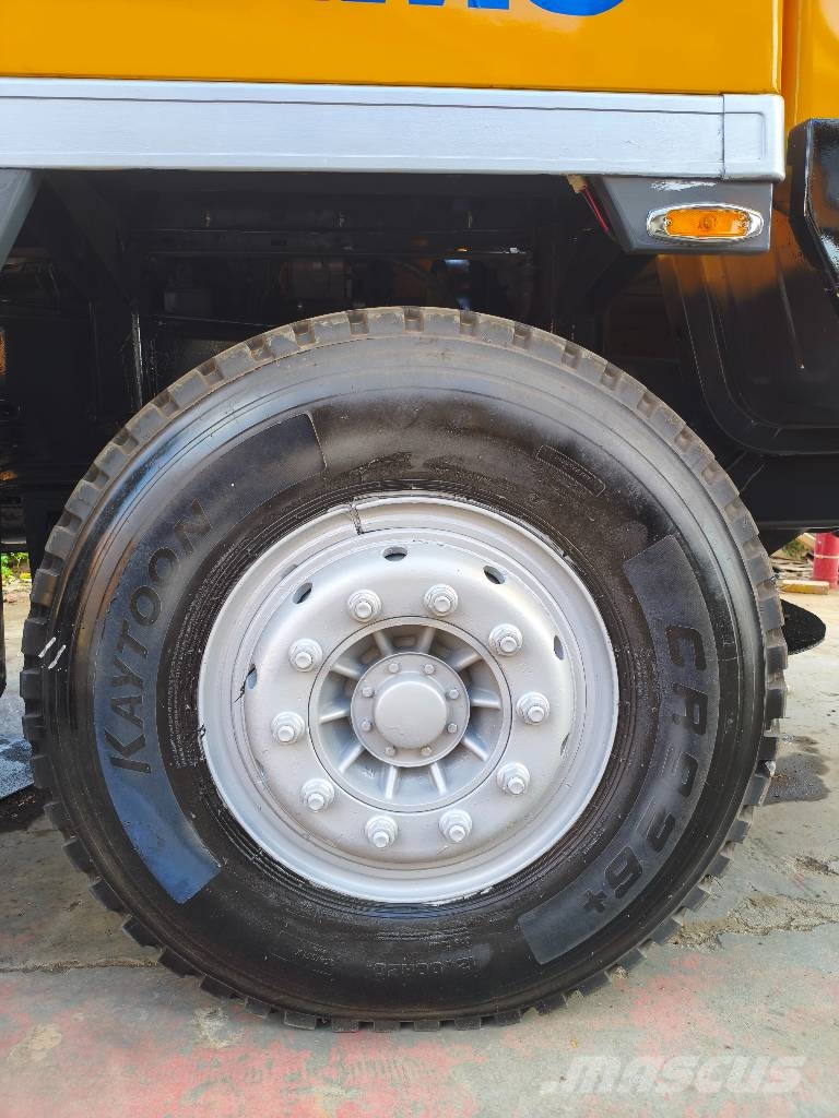 XCMG QY 30 K5 All terrain cranes