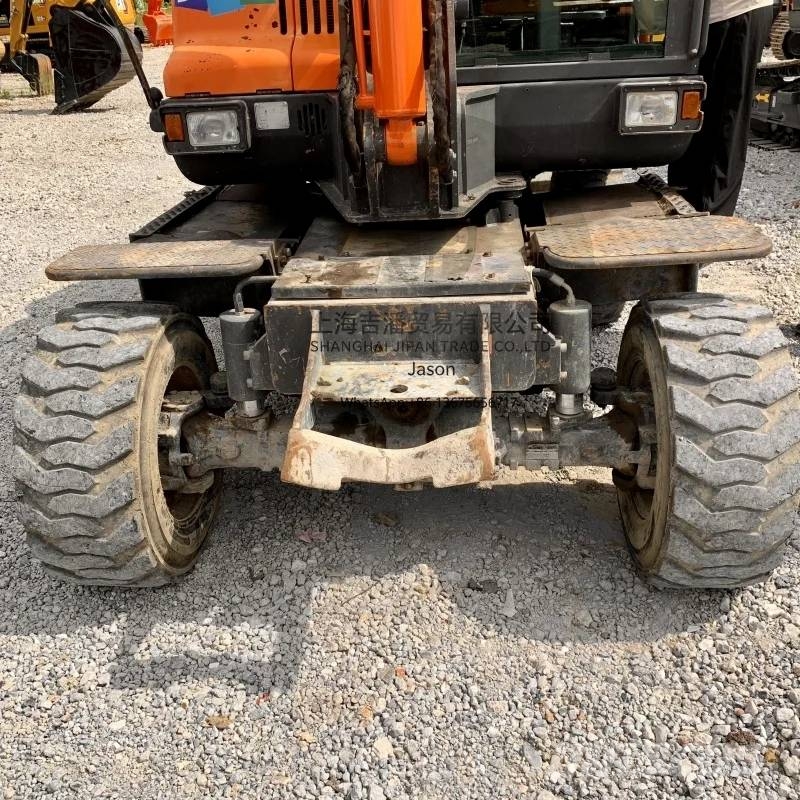 Doosan DX 60 W Gumikerekes kotrók