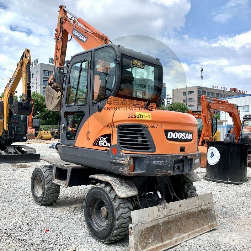 Doosan DX 60 W Gumikerekes kotrók