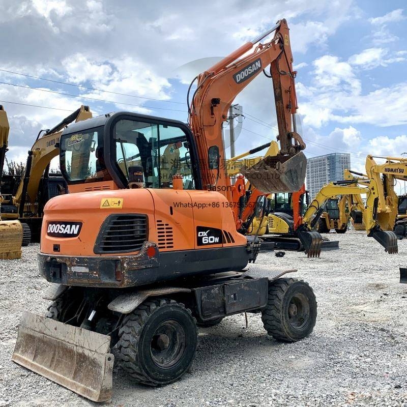 Doosan DX 60 W Gumikerekes kotrók