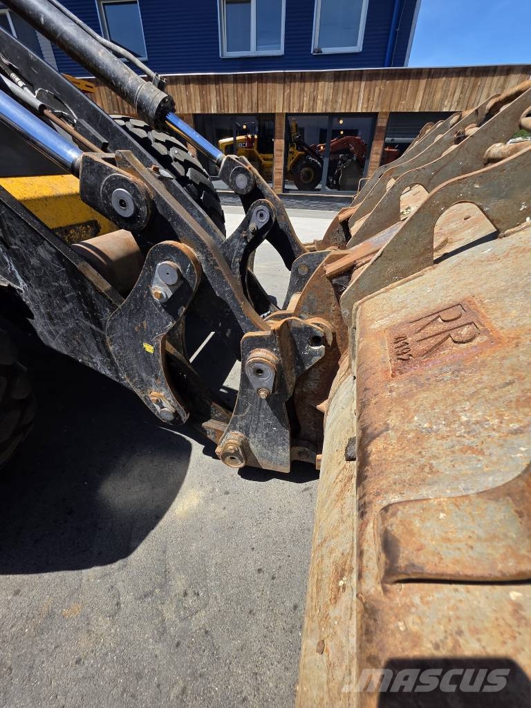 JCB 457 لوادر بعجل
