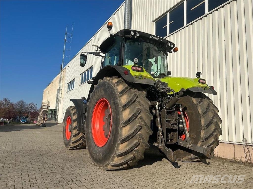 CLAAS Axion 870 Tractoare