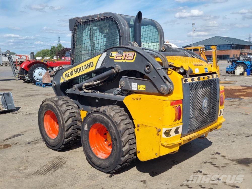 New Holland L 218 لوادر انزلاقية التوجيه