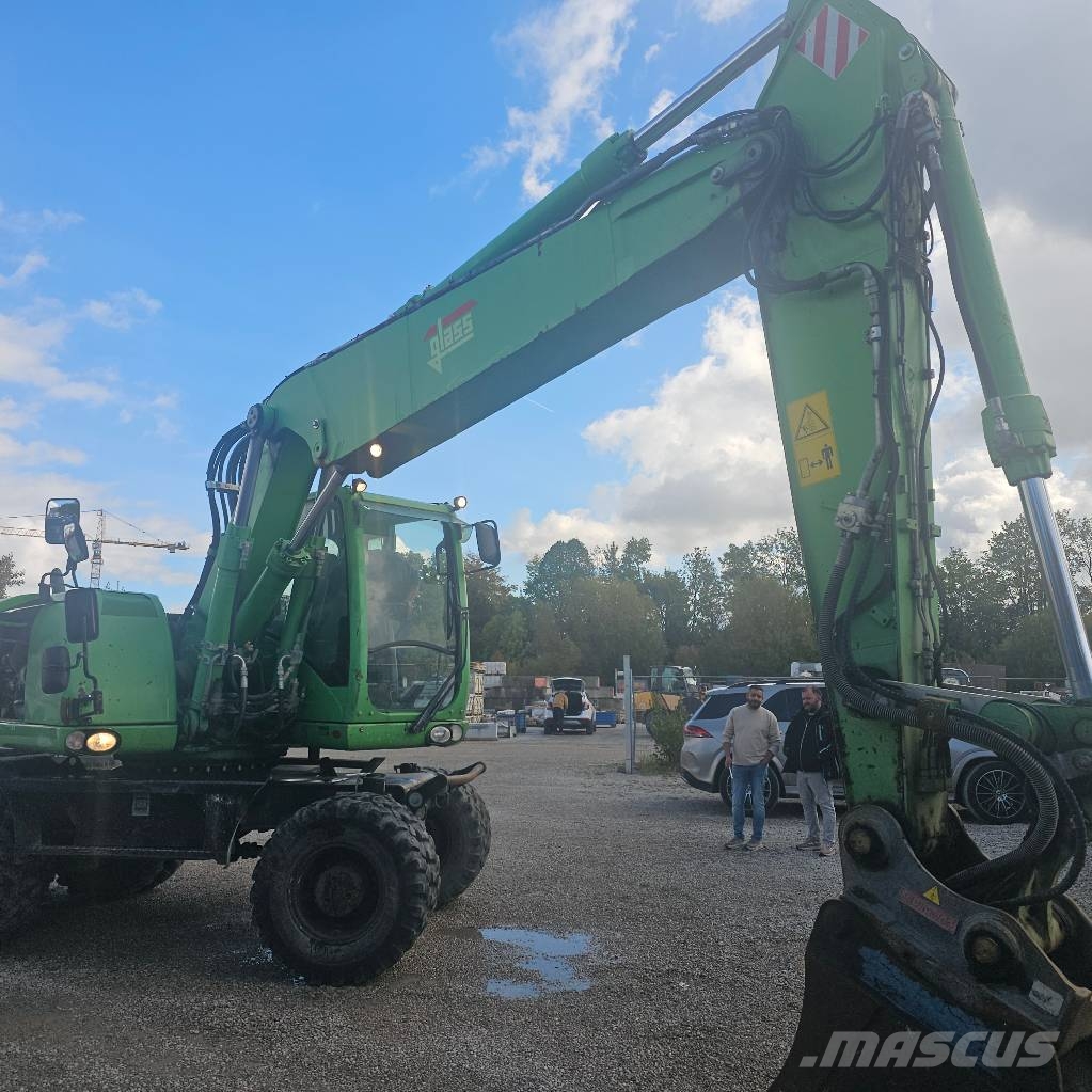 CAT 318 D حفارات بعجل