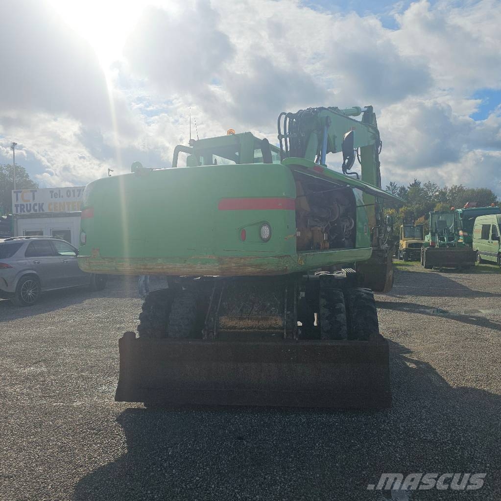 CAT 318 D حفارات بعجل
