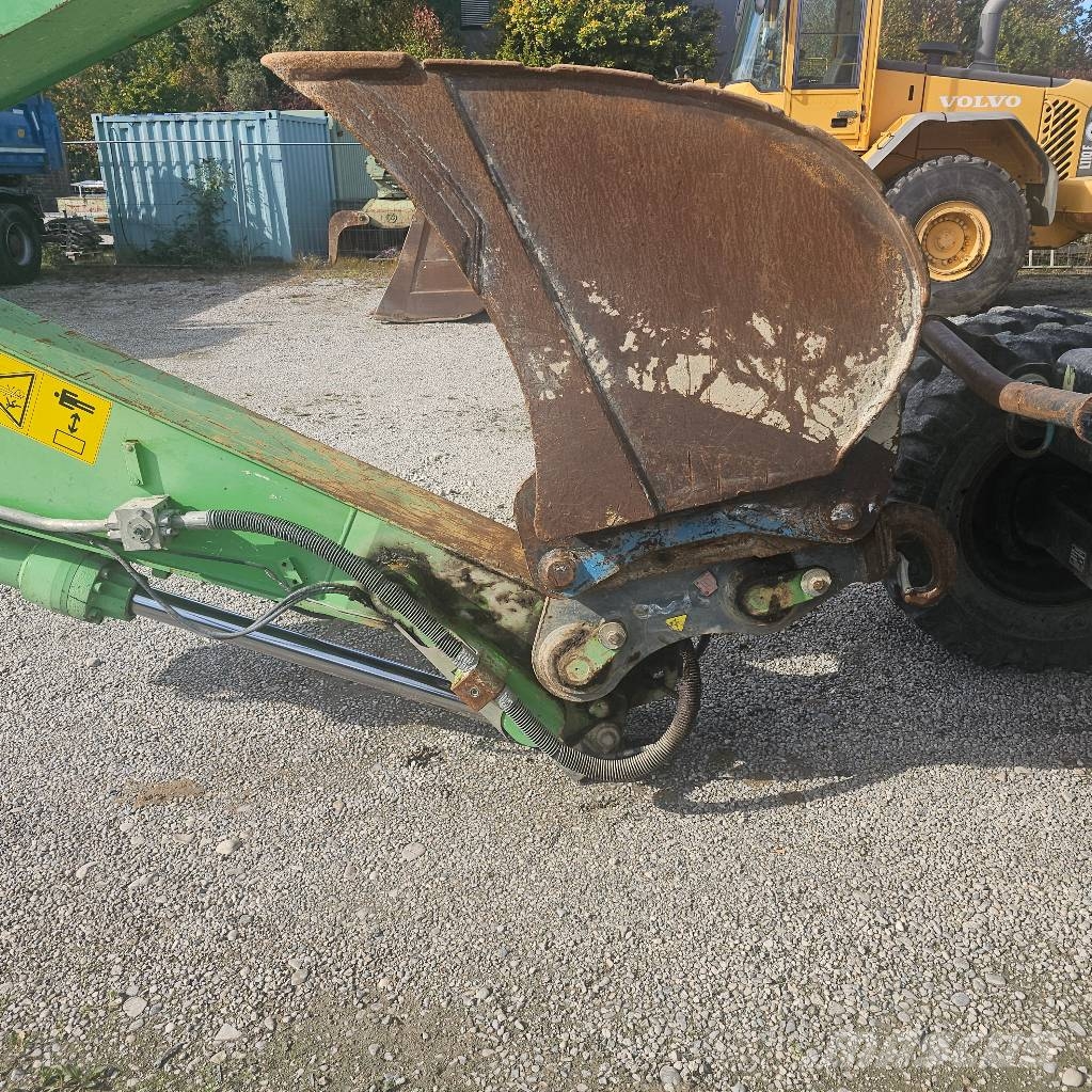 CAT 318 D حفارات بعجل
