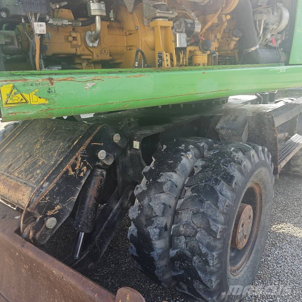 CAT 318 D حفارات بعجل