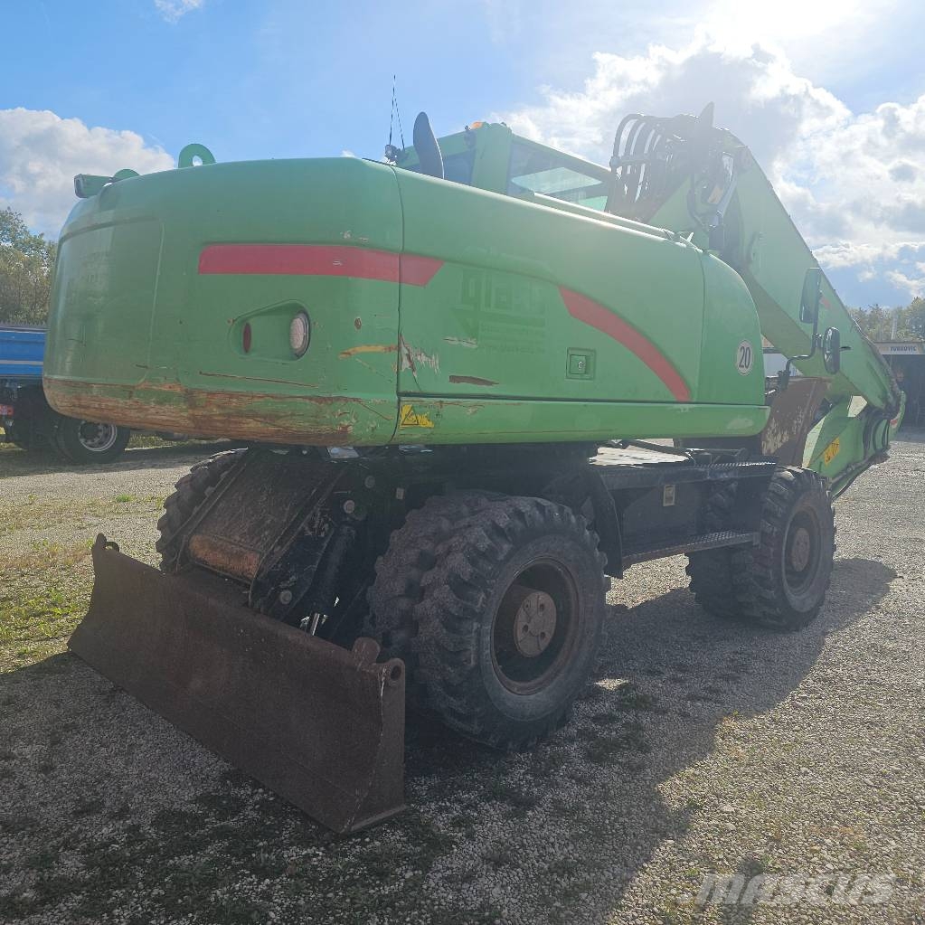 CAT 318 D حفارات بعجل
