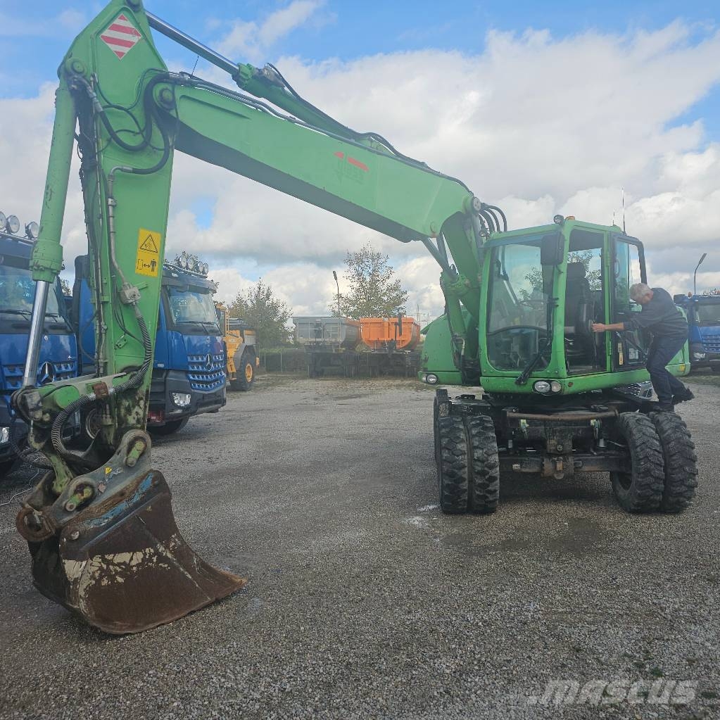 CAT 318 D حفارات بعجل