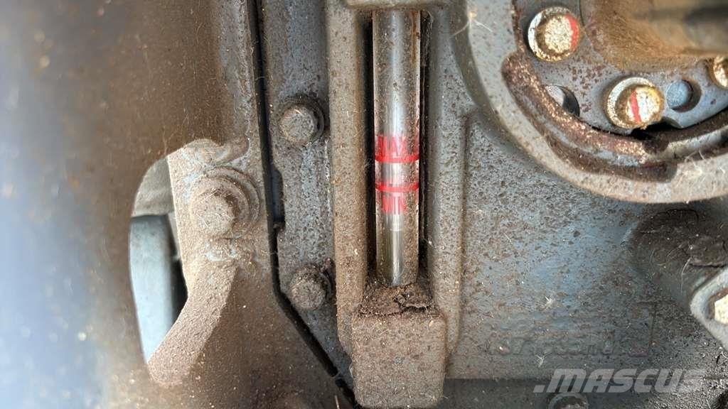 Massey Ferguson MF 5712 M Traktori