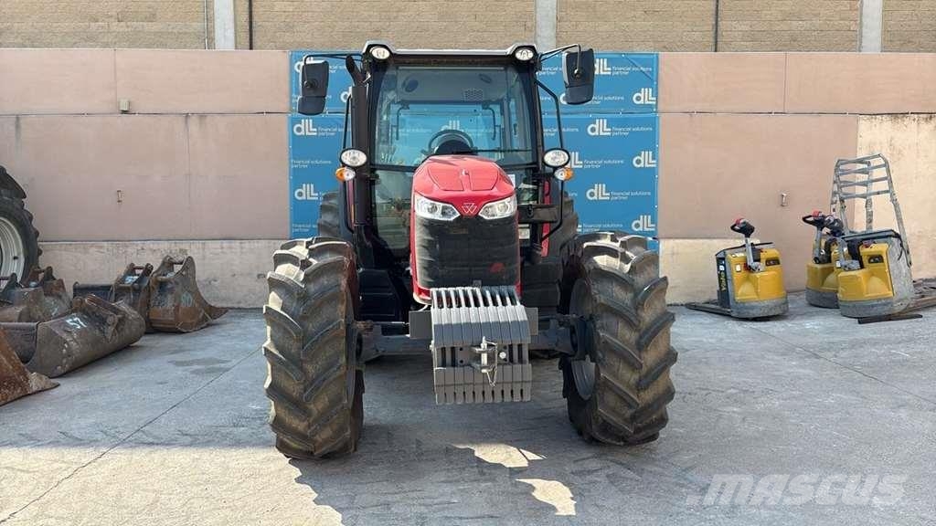 Massey Ferguson MF 5712 M Traktori