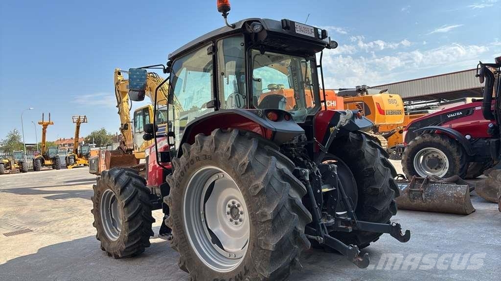Massey Ferguson MF 5712 M Traktori