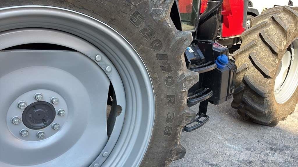 Massey Ferguson MF 5712 M Traktori