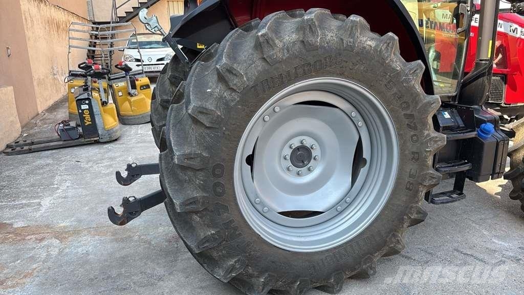 Massey Ferguson MF 5712 M Traktori
