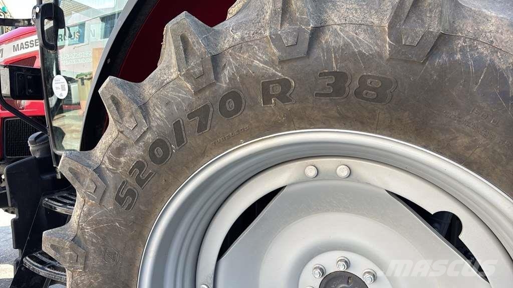Massey Ferguson MF 5712 M Traktori