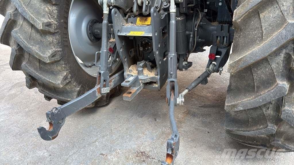 Massey Ferguson MF 5712 M Traktori