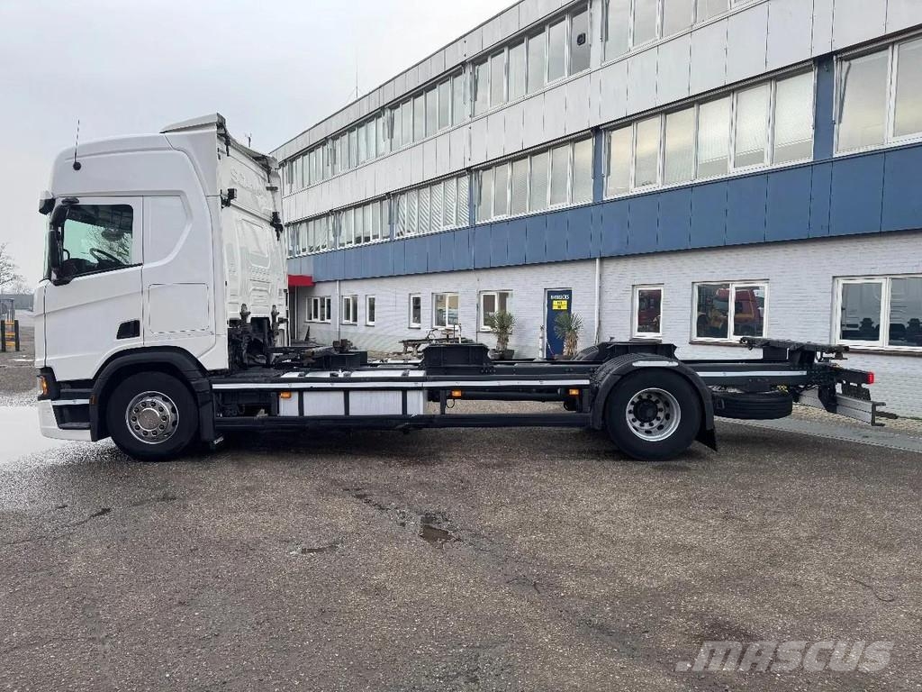 Scania R410 NGS 4X2 EURO 6 BDF CHASSIS RETARDER ROCKINGER Camiones con gancho