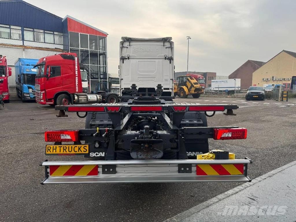 Scania R410 NGS 4X2 EURO 6 BDF CHASSIS RETARDER ROCKINGER Camiones con gancho