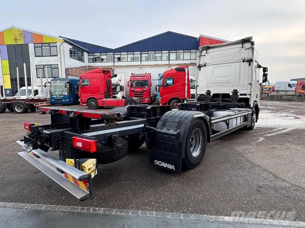 Scania R410 NGS 4X2 EURO 6 BDF CHASSIS RETARDER ROCKINGER Camiones con gancho