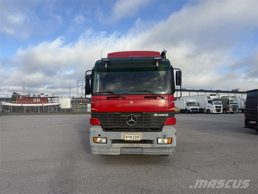 Mercedes-Benz Actros Kamperi i kamp prikolice
