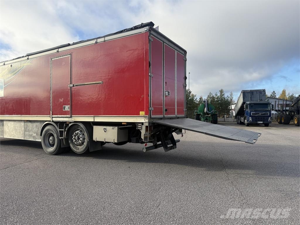 Mercedes-Benz Actros Kamperi i kamp prikolice
