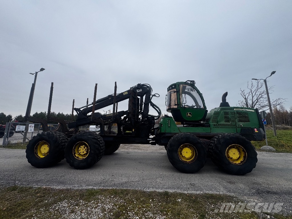 John Deere 1910 G Forwarders