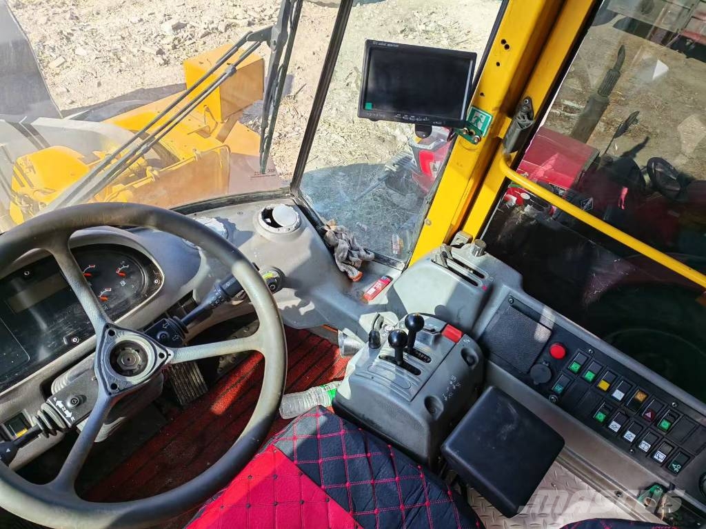 Volvo L 220 F Kolesni nakladalci