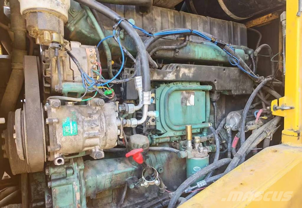 Volvo L 220 F Kolesni nakladalci