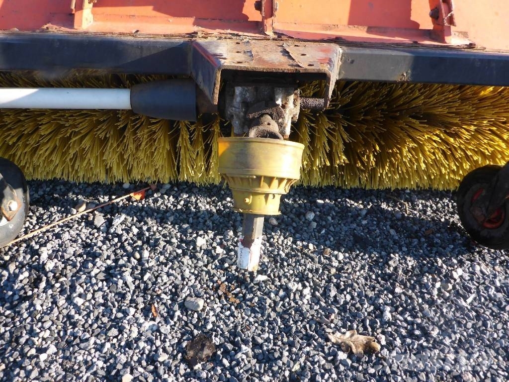 Kova LH1511WA BROOM ATTACHMENT Otros accesorios para tractores