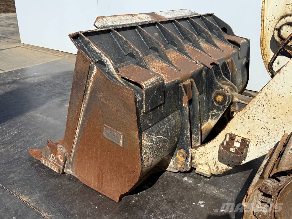 CAT 963D - Ripper / Airco / CE Certified Rupsladers