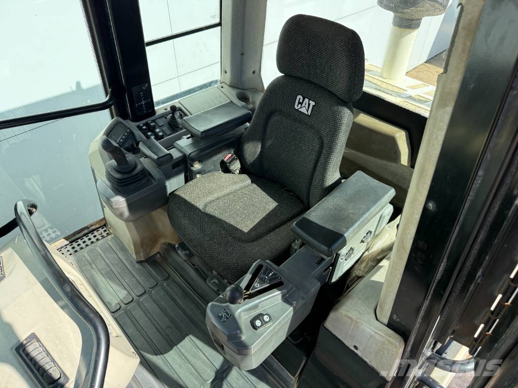 CAT 963D - Ripper / Airco / CE Certified Rupsladers