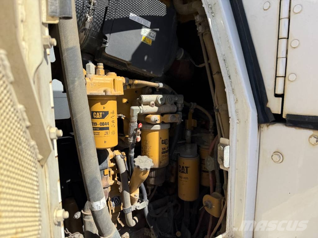 CAT 963D - Ripper / Airco / CE Certified Rupsladers