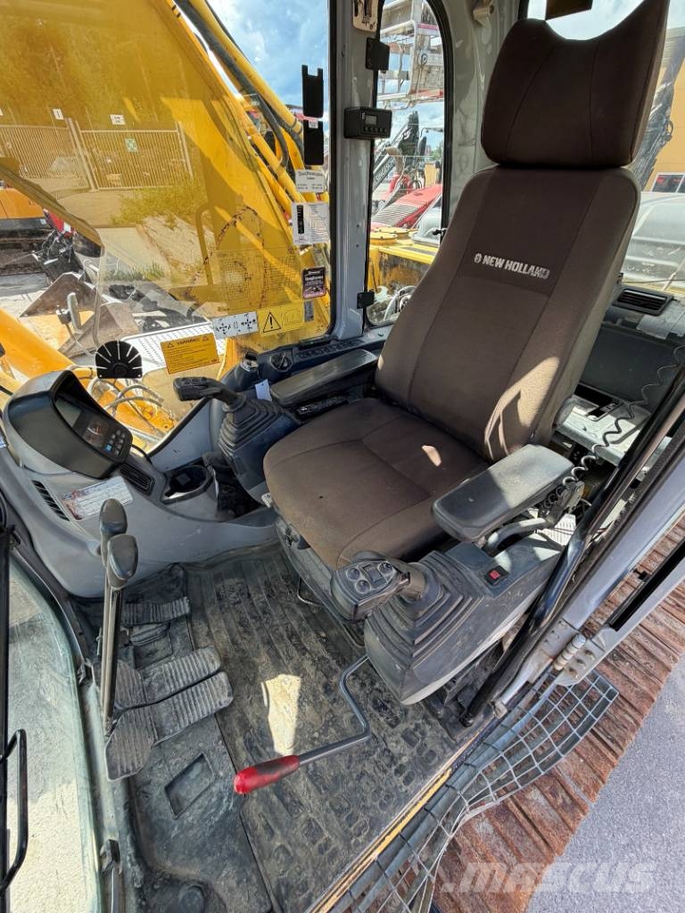New Holland E 215 B حفارات زحافة