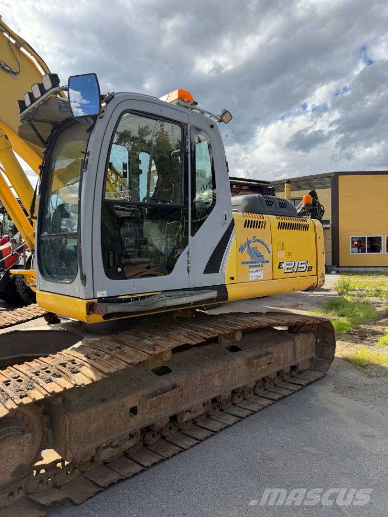 New Holland E 215 B حفارات زحافة