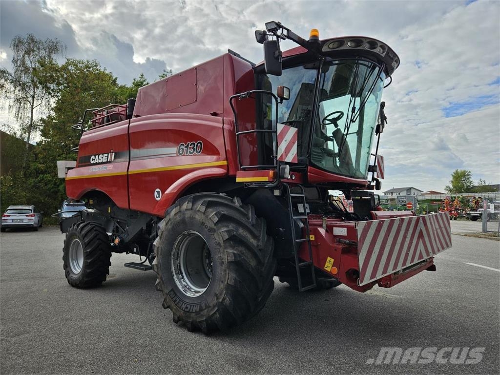 Case IH Axial Flow 6130 Mietitrebbiatrici