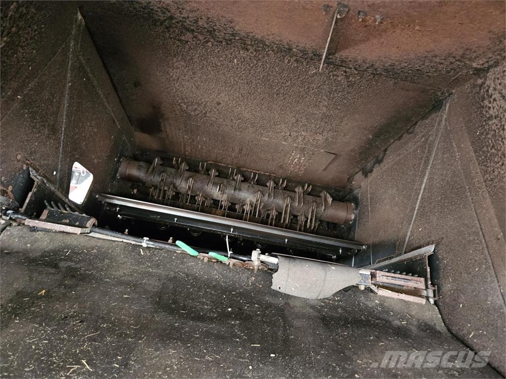 Case IH Axial Flow 6130 Mietitrebbiatrici