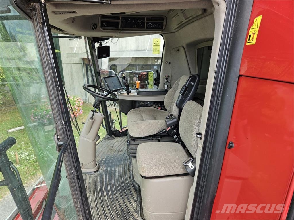 Case IH Axial Flow 6130 Mietitrebbiatrici