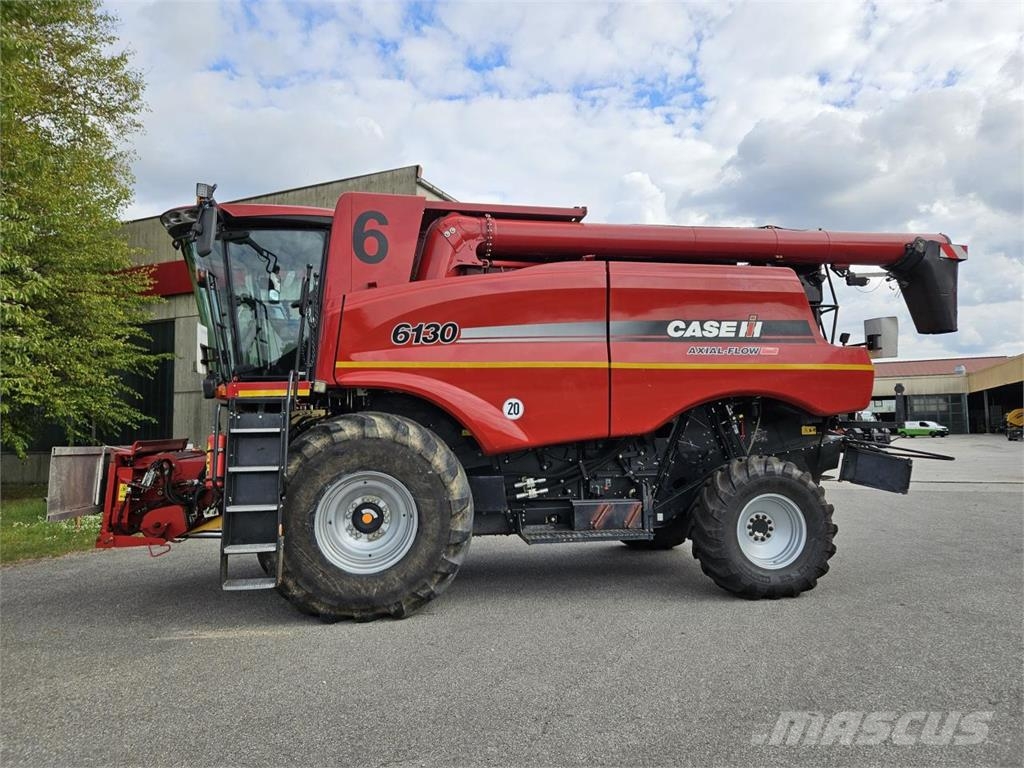 Case IH Axial Flow 6130 Mietitrebbiatrici