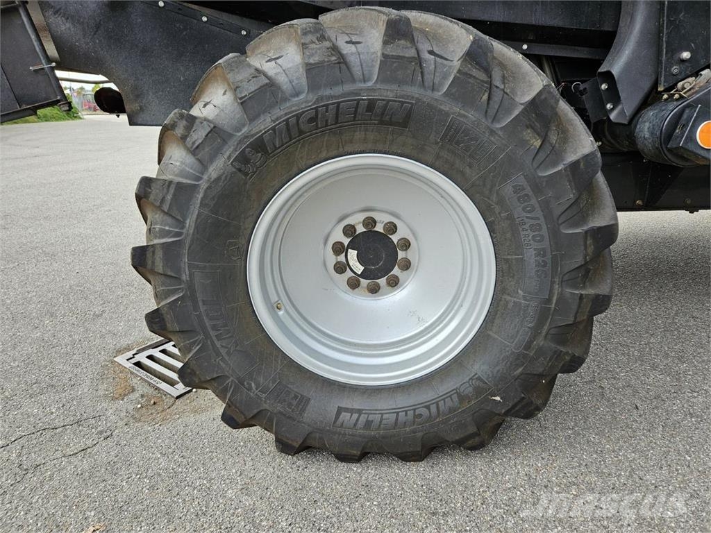 Case IH Axial Flow 6130 Mietitrebbiatrici