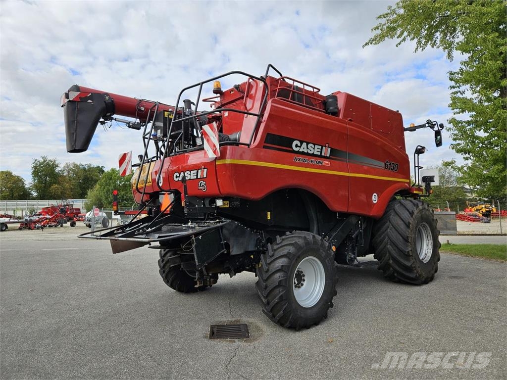 Case IH Axial Flow 6130 Mietitrebbiatrici