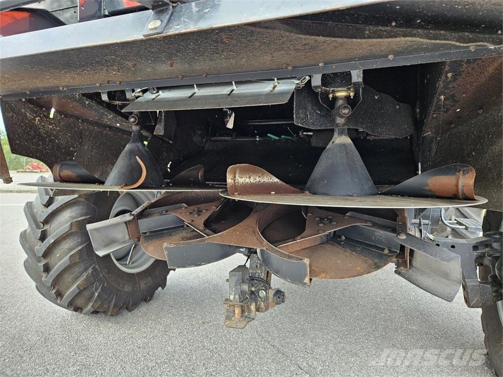 Case IH Axial Flow 6130 Mietitrebbiatrici