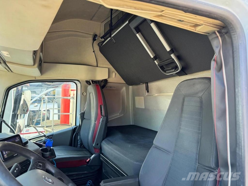 Volvo FH 6X2 EURO 6 LIFTAS + DRACO TRAILER + DHOLLANDIA Isotermos y frigoríficos