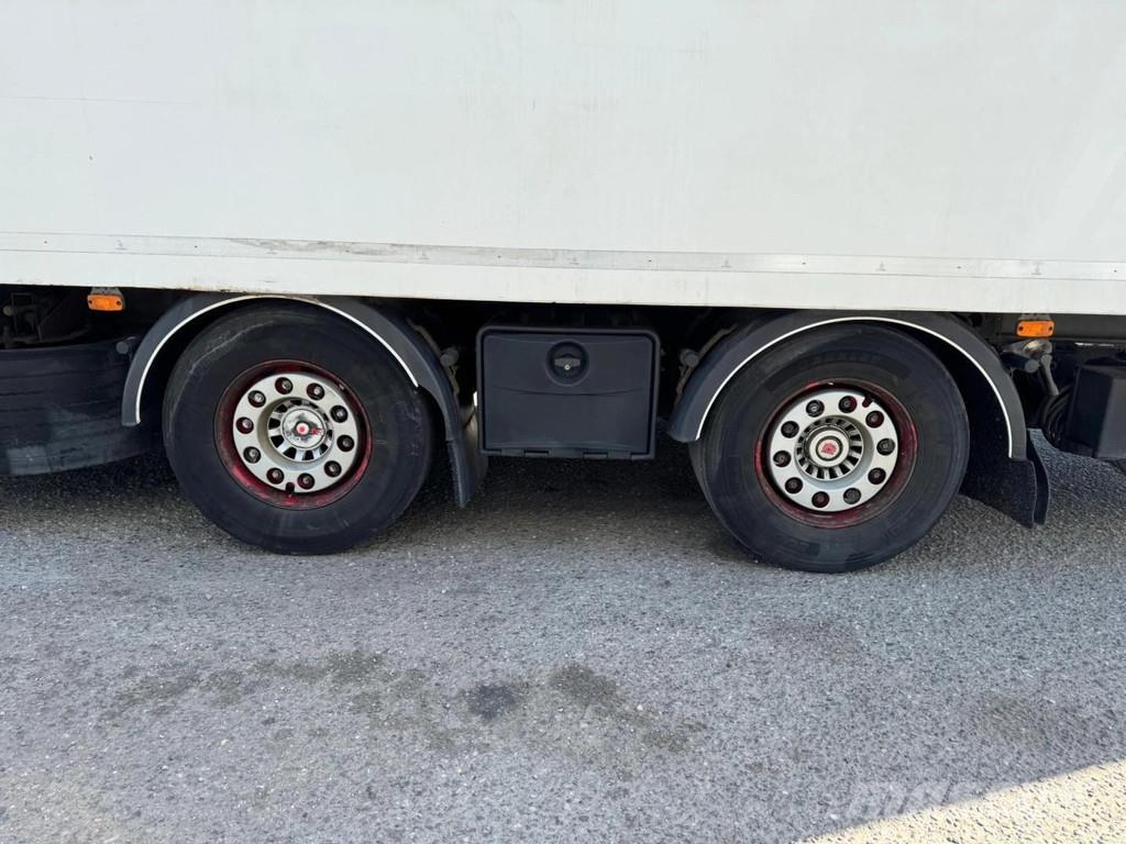 Volvo FH 6X2 EURO 6 LIFTAS + DRACO TRAILER + DHOLLANDIA Isotermos y frigoríficos