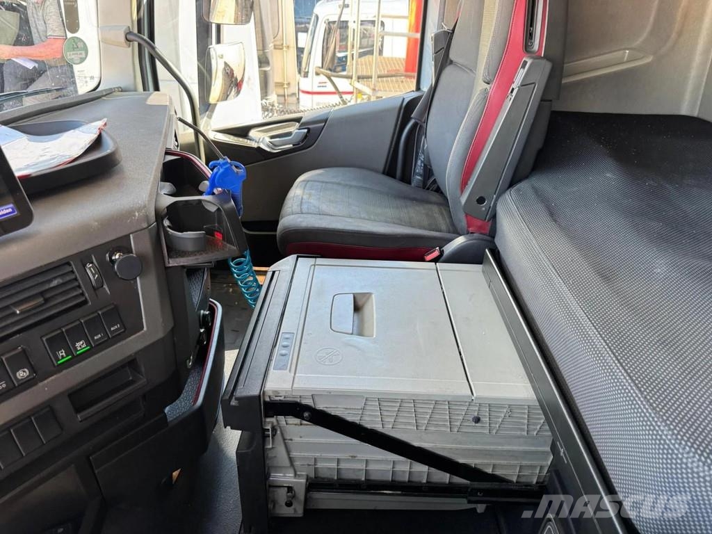 Volvo FH 6X2 EURO 6 LIFTAS + DRACO TRAILER + DHOLLANDIA Isotermos y frigoríficos