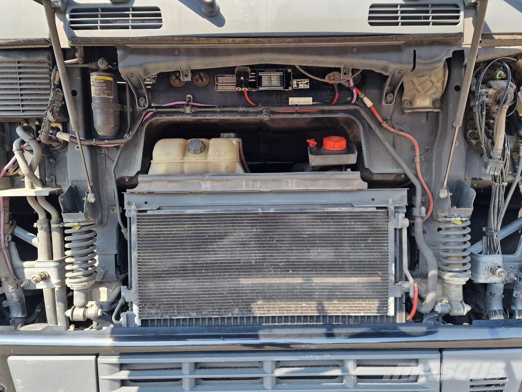 Volvo FH 460 Berdex 3 deck livestock - Loadlift - Liftin Tiertransporter