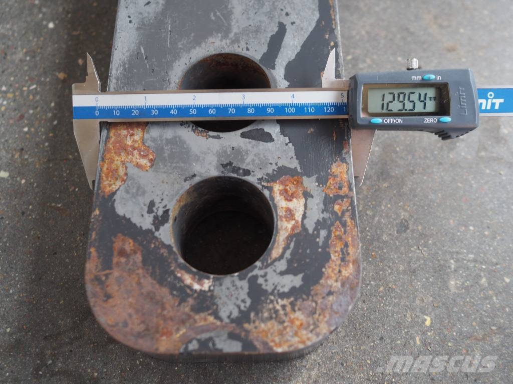 CLAAS Xerion - bumper hitch K80 Rockinger Cits traktoru papildaprīkojums
