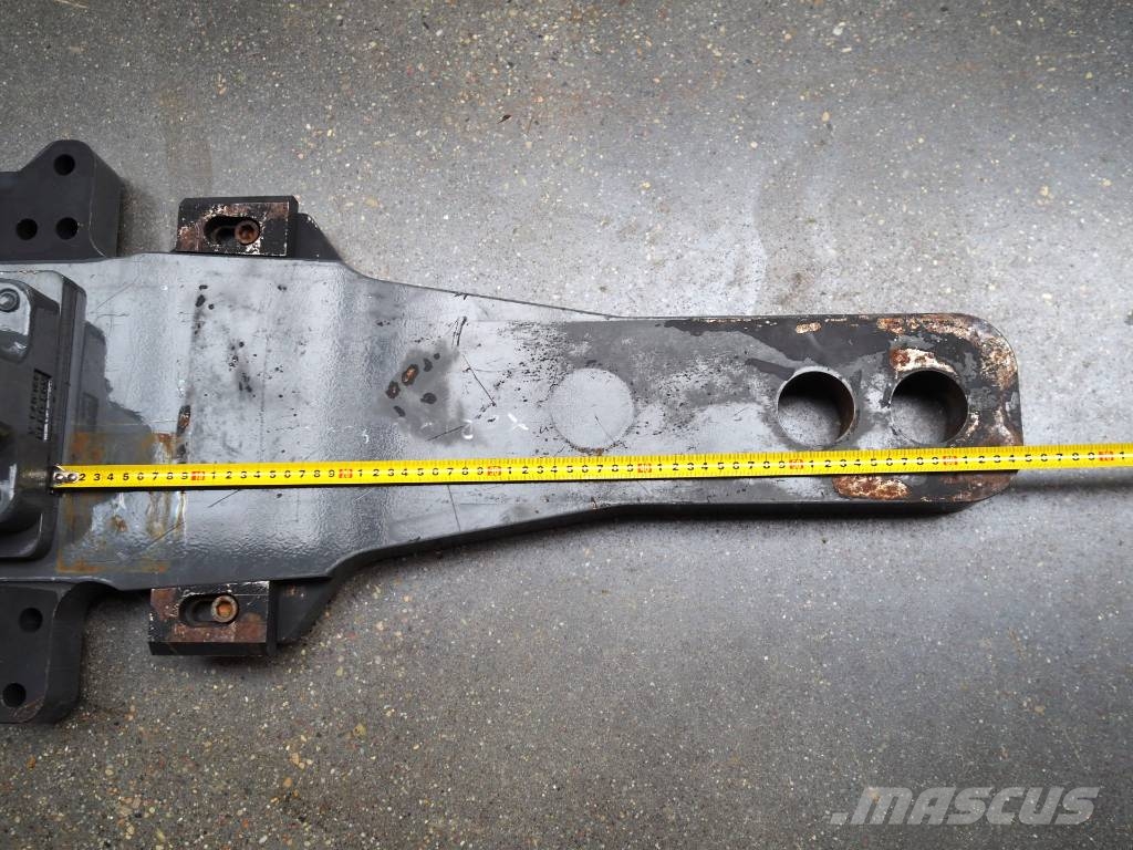 CLAAS Xerion - bumper hitch K80 Rockinger Cits traktoru papildaprīkojums