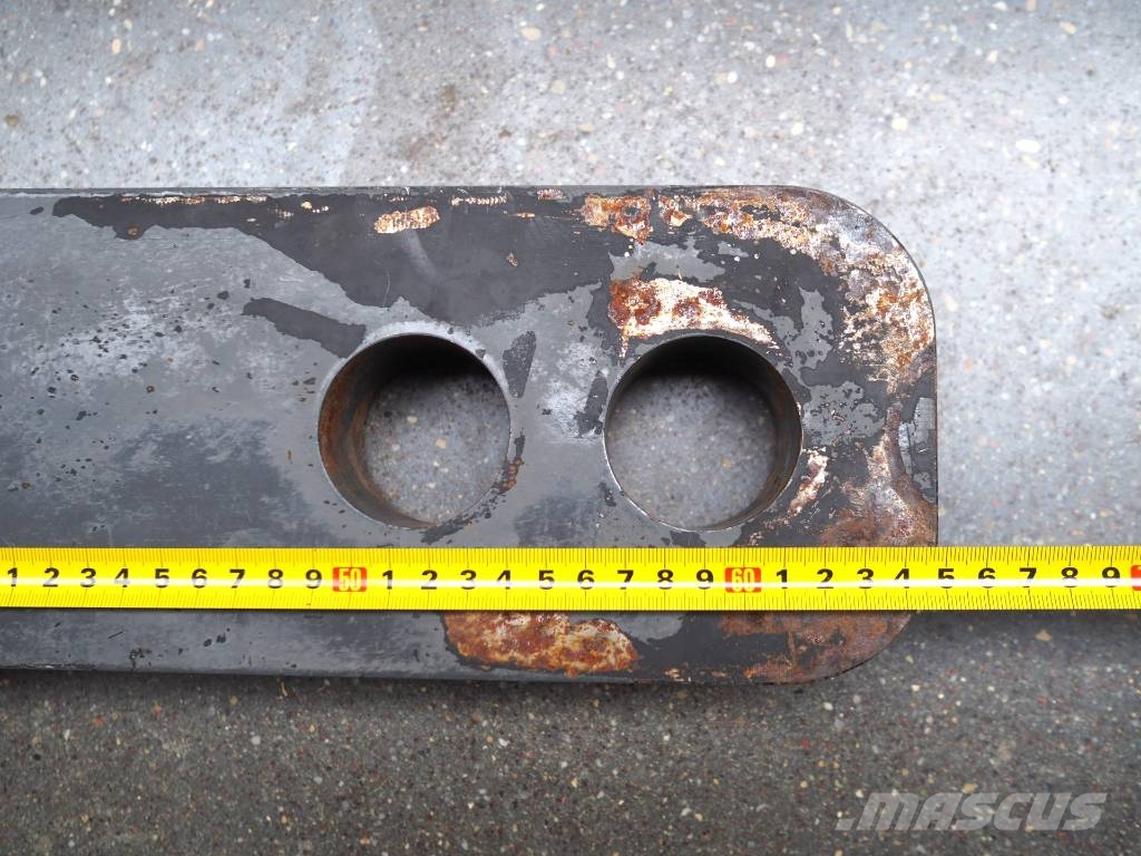 CLAAS Xerion - bumper hitch K80 Rockinger Cits traktoru papildaprīkojums