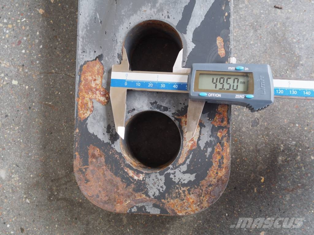 CLAAS Xerion - bumper hitch K80 Rockinger Cits traktoru papildaprīkojums