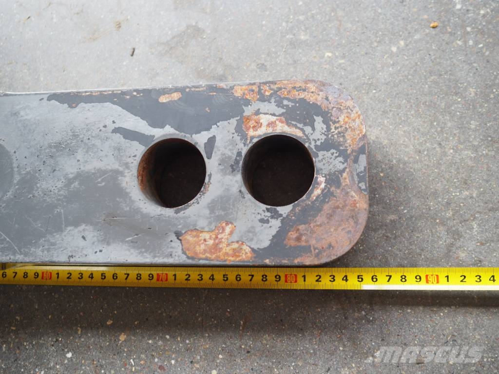 CLAAS Xerion - bumper hitch K80 Rockinger Cits traktoru papildaprīkojums
